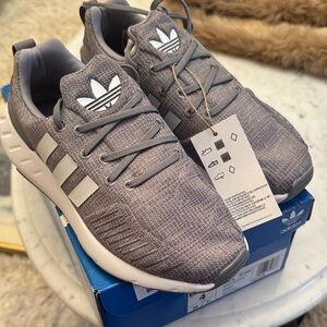 Adidas Youth NIB Charcoal and White Sneakers Size 4